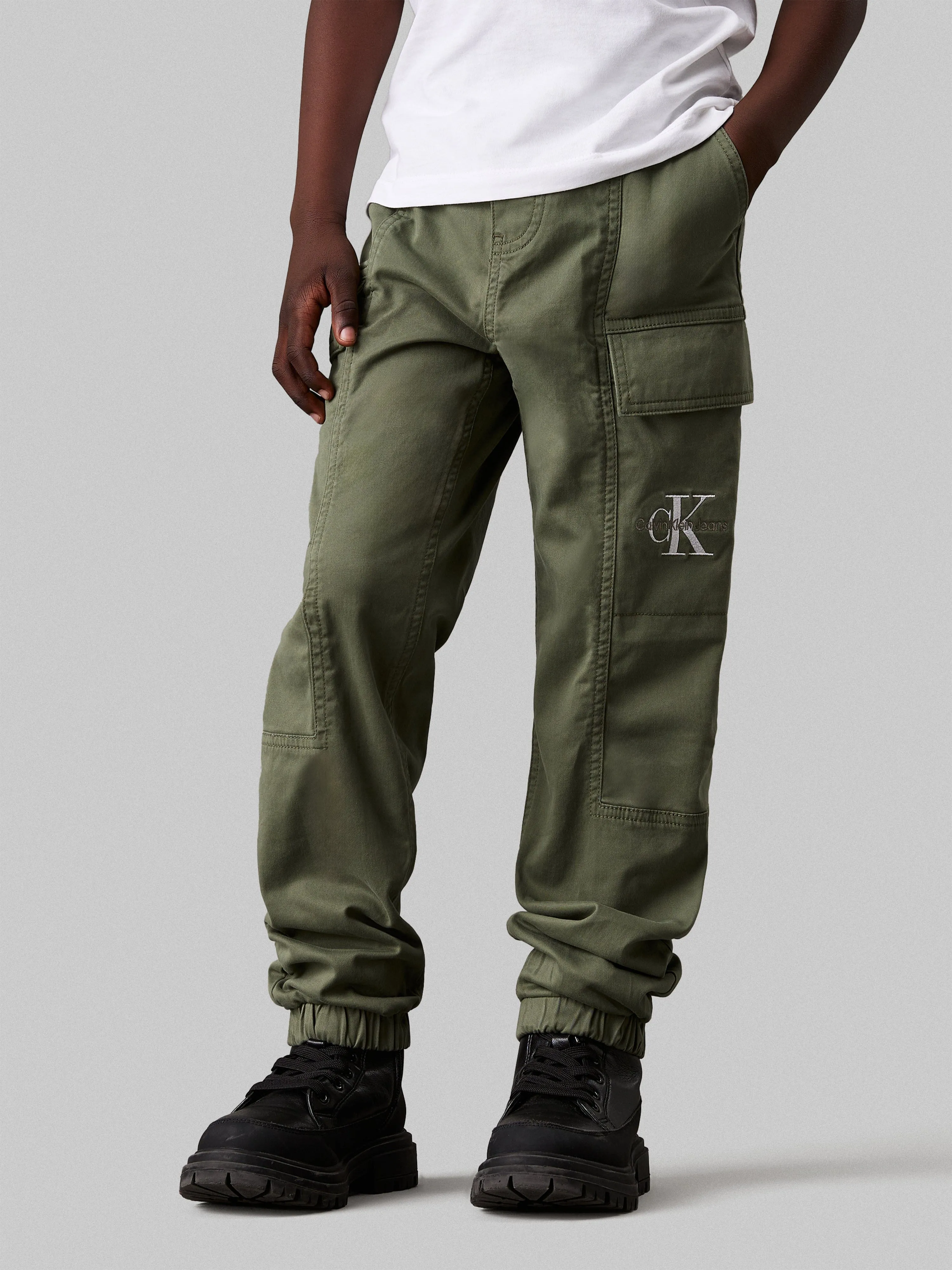 Boys Essential Cargo Trousers in Green