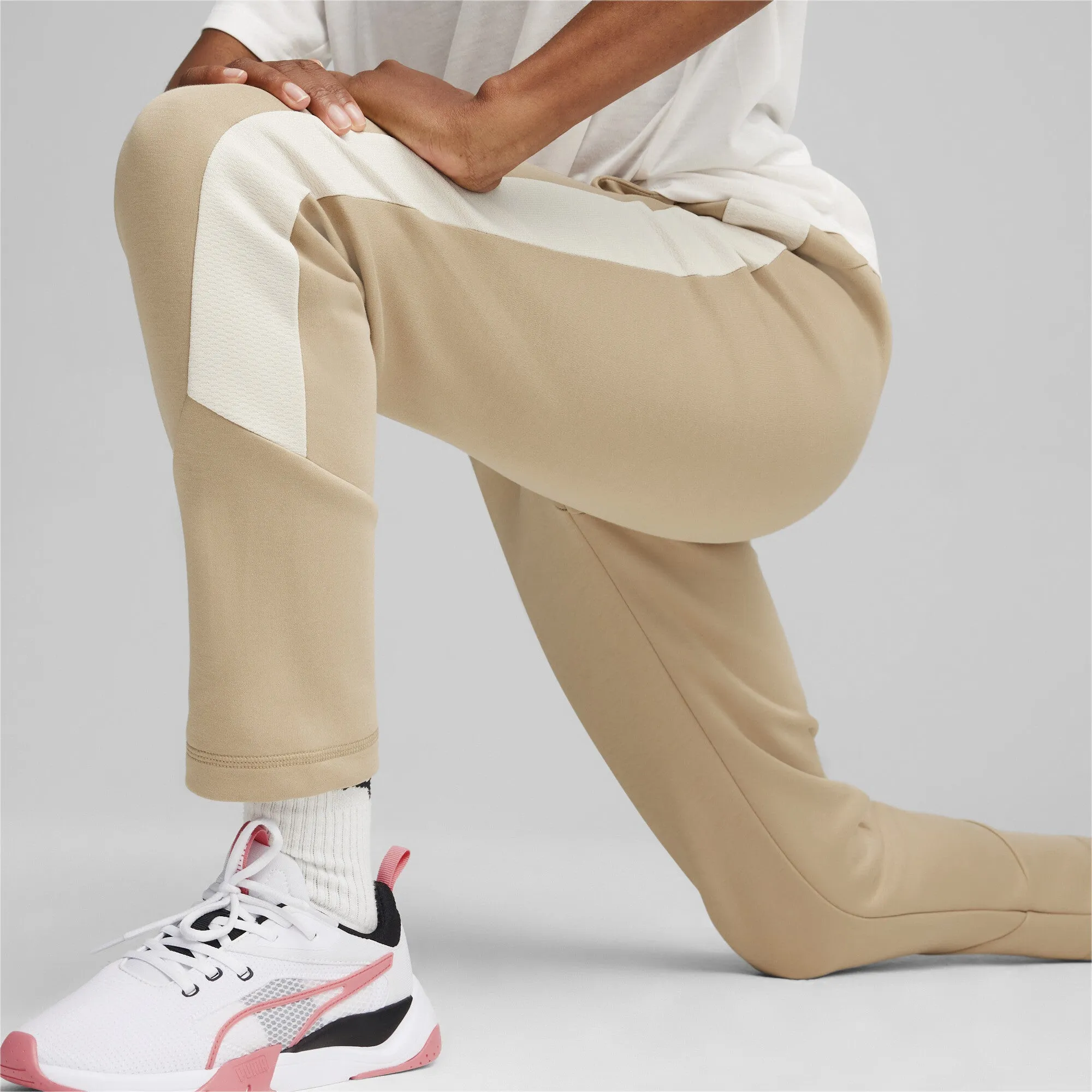 PUMA Women's EVOSTRIPE Sweatpants